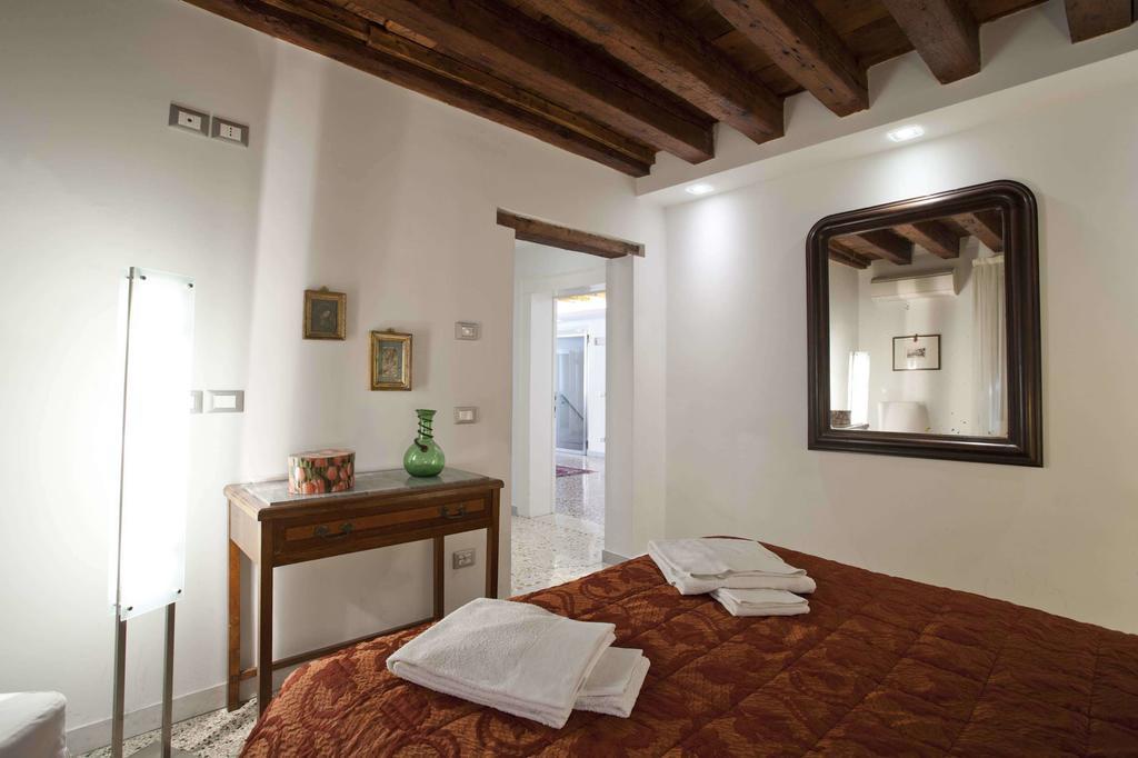 Ca Dell'Ambasciatore Venesia Bagian luar foto