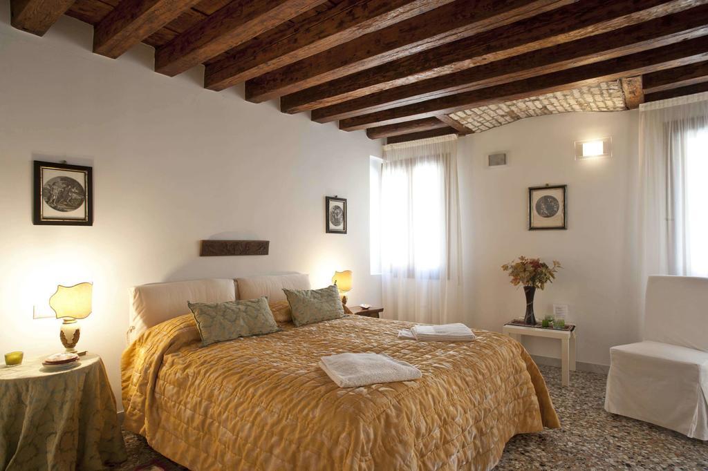 Ca Dell'Ambasciatore Venesia Bagian luar foto